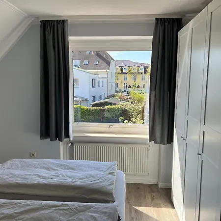 Haus Muehlentrift 01 *